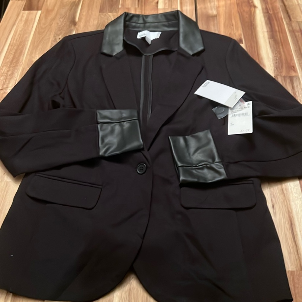 New with tags extra button Nordstrom rack black blazer with faux leather trim